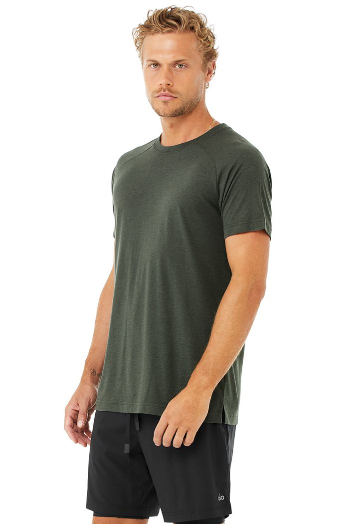 Alo Yoga The Triumph Crew Neck Tee Men\'s Short Sleeve Dark Green | OCBAVEH-16